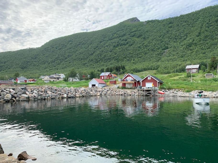 Leilighet I Rorbu Pa Kaldfarnes - Yttersia Senja Exterior photo