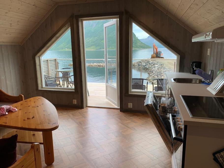Leilighet I Rorbu Pa Kaldfarnes - Yttersia Senja Exterior photo